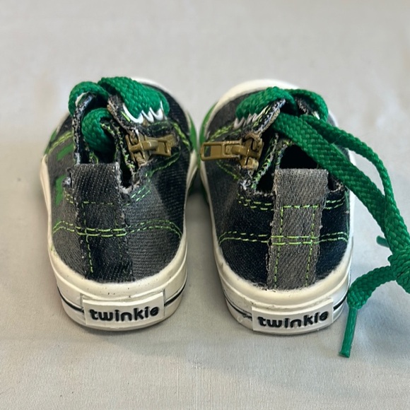 Twinkie-LIKE NEW Green and Black Sparkly Sneakers with Rubber Sole - Picture 5 of 8